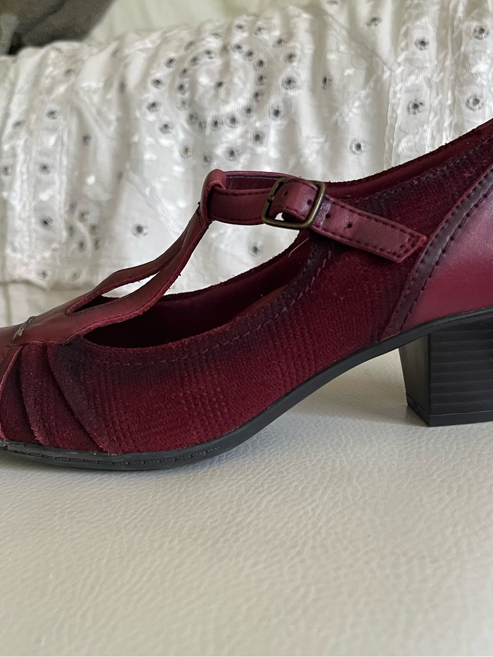 Earth Women's Burgundy Leather and Fabric T-Strap Heels. Size 9 1/2 - Picture 2 of 11